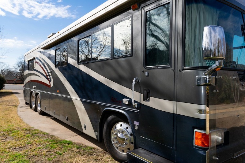 2003 Country Coach Allure