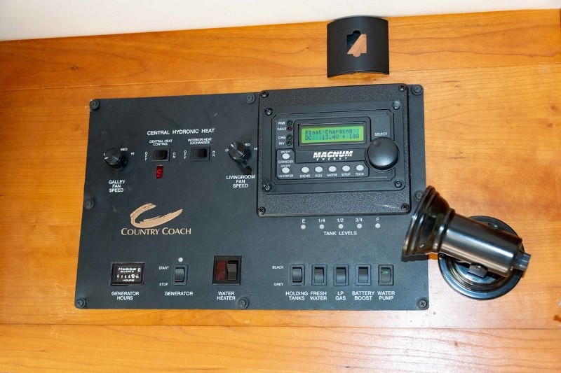 2003 Country Coach Allure - 006