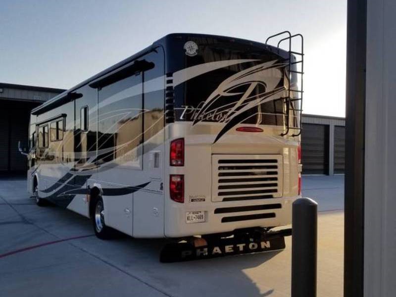 2010 Tiffin Phaeton 40QTH - 005