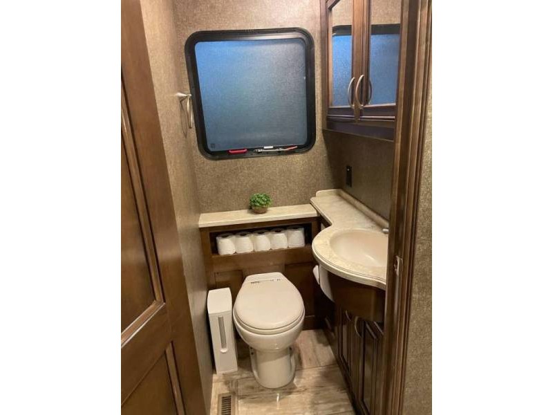 2017 Thor Venetian A40 - 017