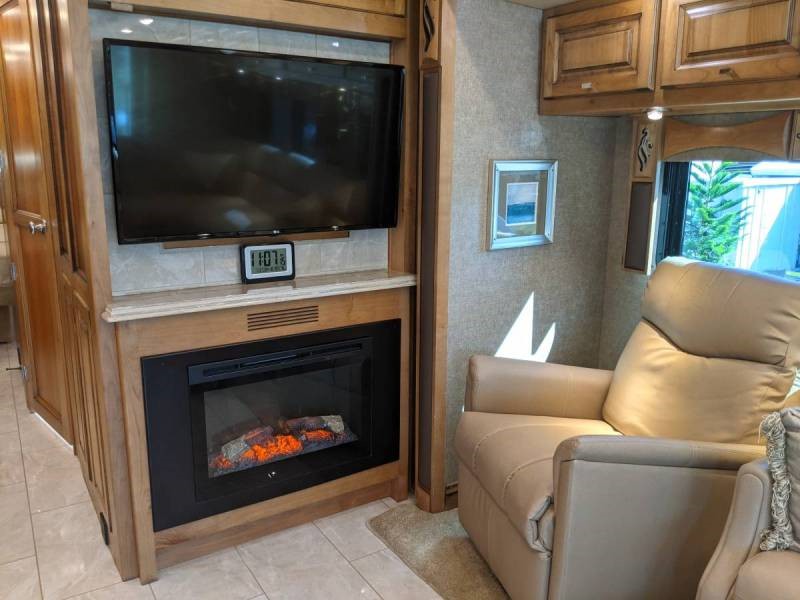 2018 Tiffin Phaeton 40AH - 004