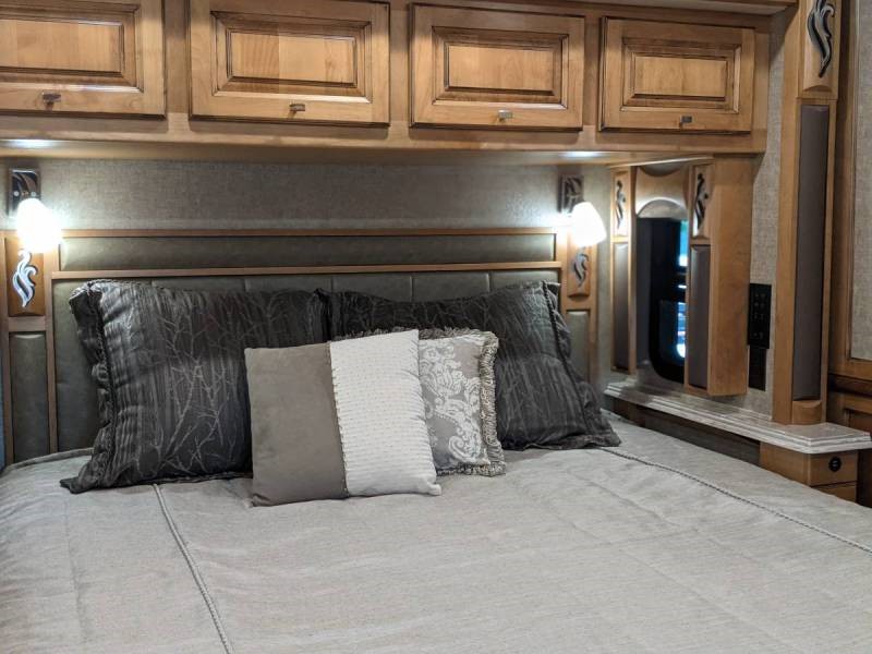 2018 Tiffin Phaeton 40AH - 021