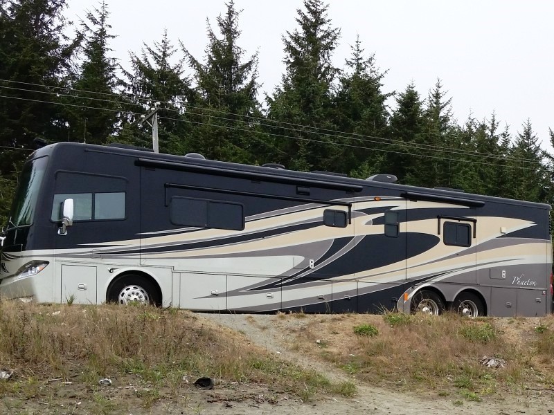 2013 Tiffin Phaeton 42LH - 002