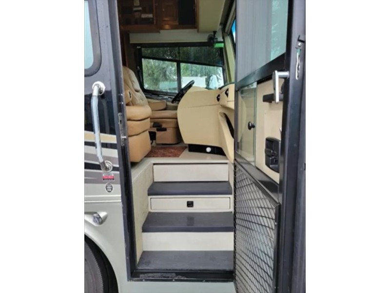 2013 Tiffin Phaeton 42LH - 004