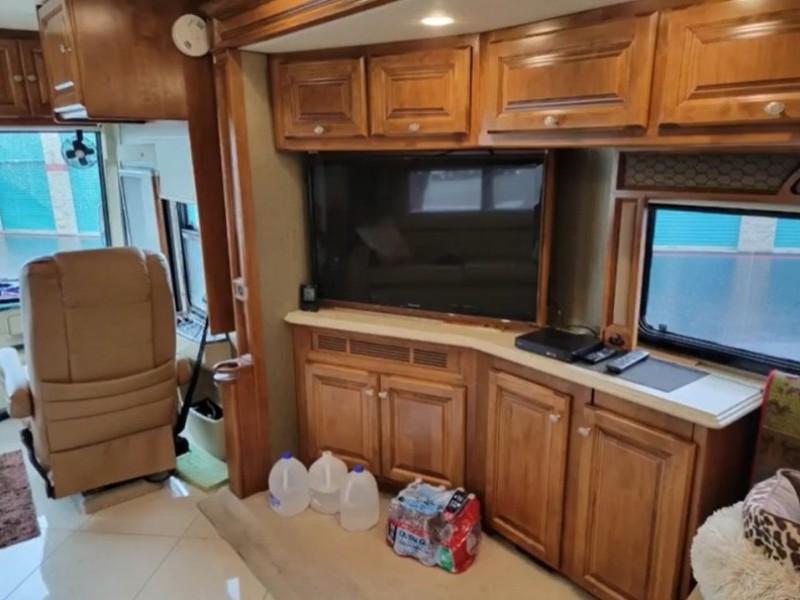 2013 Tiffin Phaeton 42LH - 011