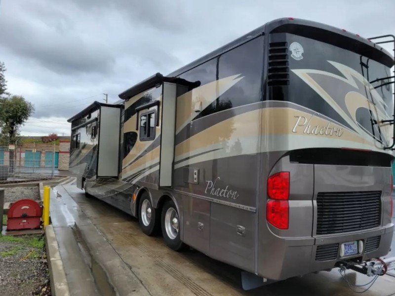 2013 Tiffin Phaeton 42LH - 024