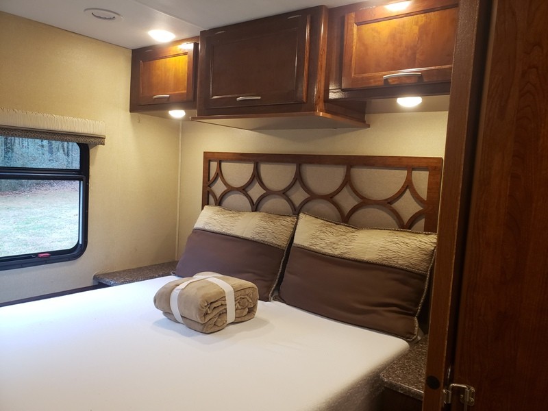 2018 Coachmen Pursuit 33BH - 018