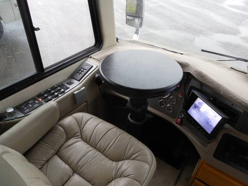 2002 Monaco Dynasty Chancellor - 008