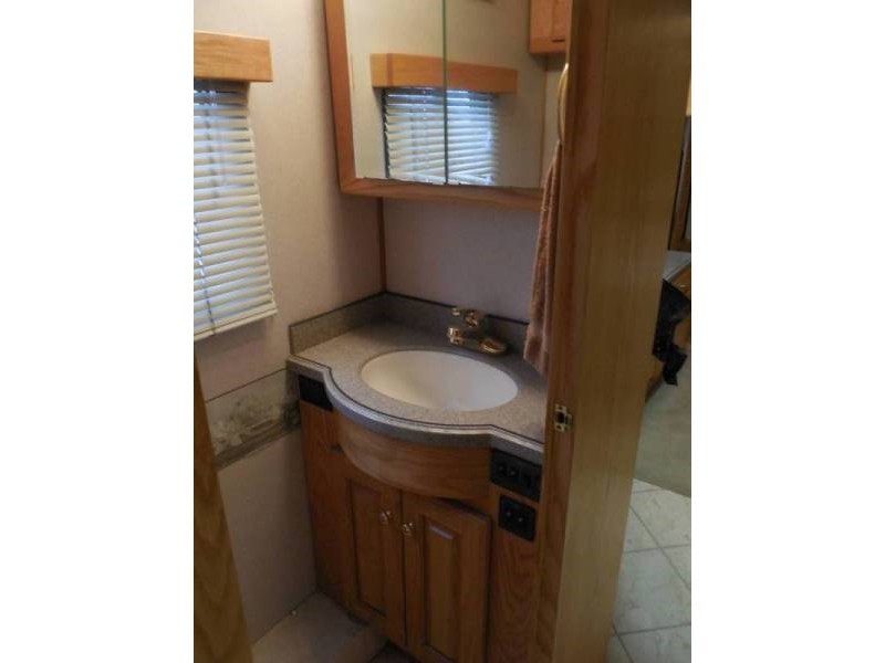 2002 Monaco Dynasty Chancellor - 015