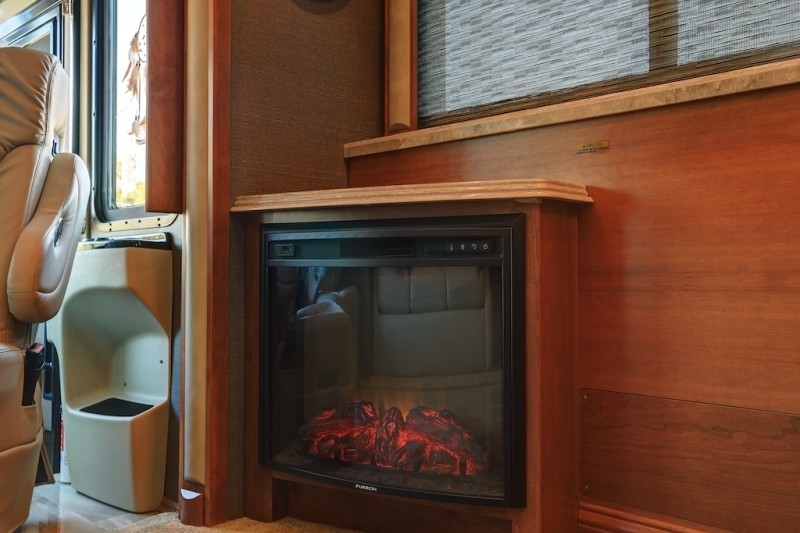 2019 Tiffin Phaeton 37BH - 019