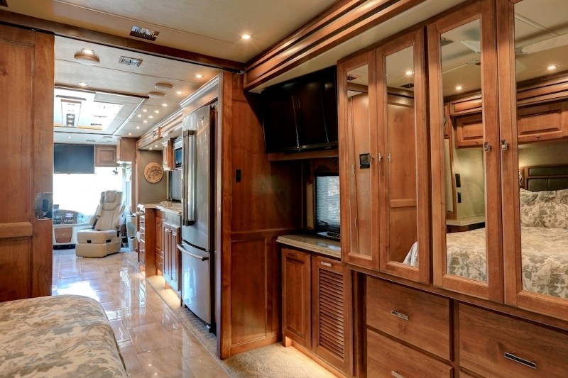 2019 Tiffin Phaeton 37BH - 027