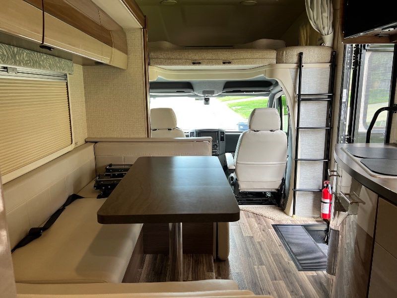 2017 Winnebago View 24J - 011