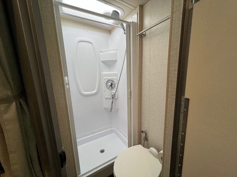 2017 Winnebago View 24J - 012