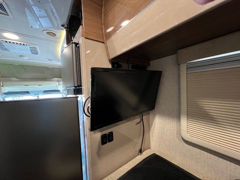 2017 Winnebago View 24J - 016
