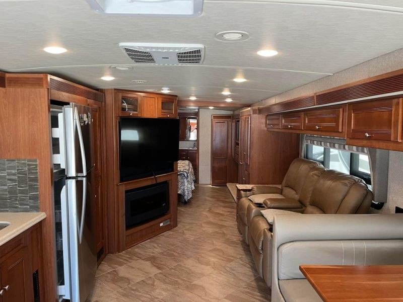 2018 Winnebago Forza 38F - 005